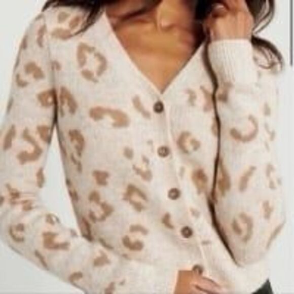 Abercrombie & Fitch Sweaters - Abercrombie & Fitch Women’s Medium Tan Cream Leopard Cardigan Sweater